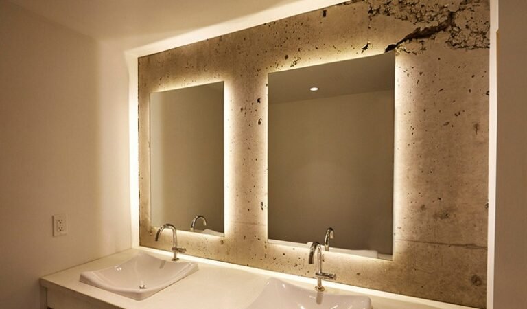 The Pros and Cons of Removing Bathroom Mirrors